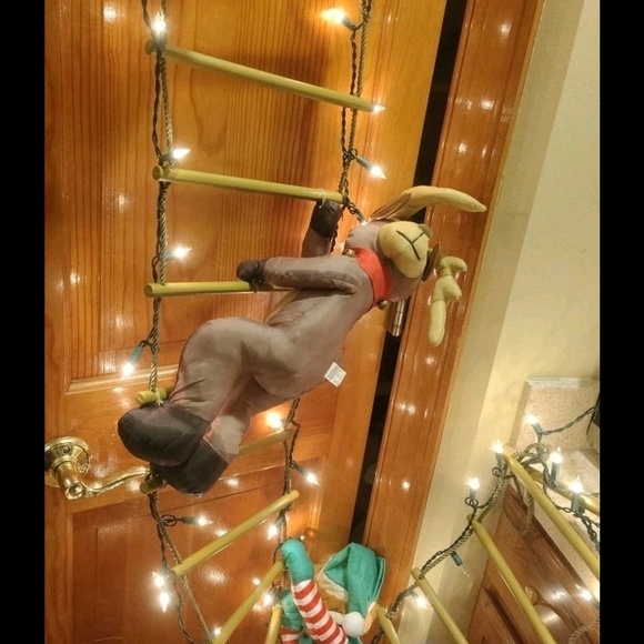 Festive Climbing Reindeer and Elf Toy Set - Picture 2 of 3